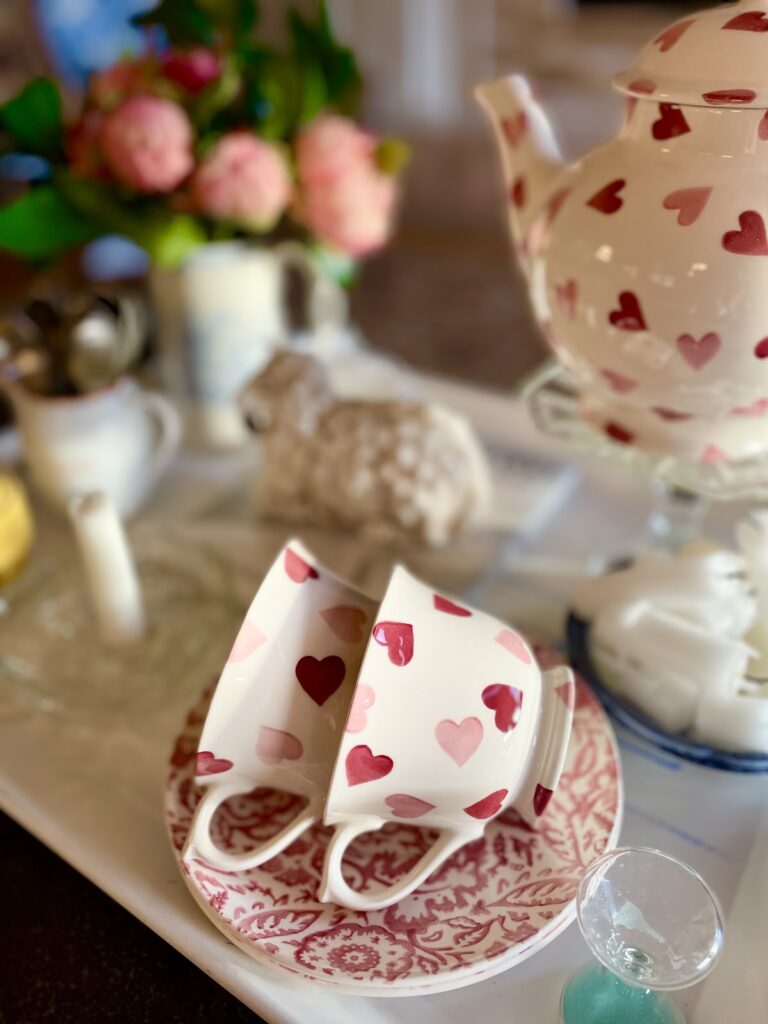 tea cups with hearts