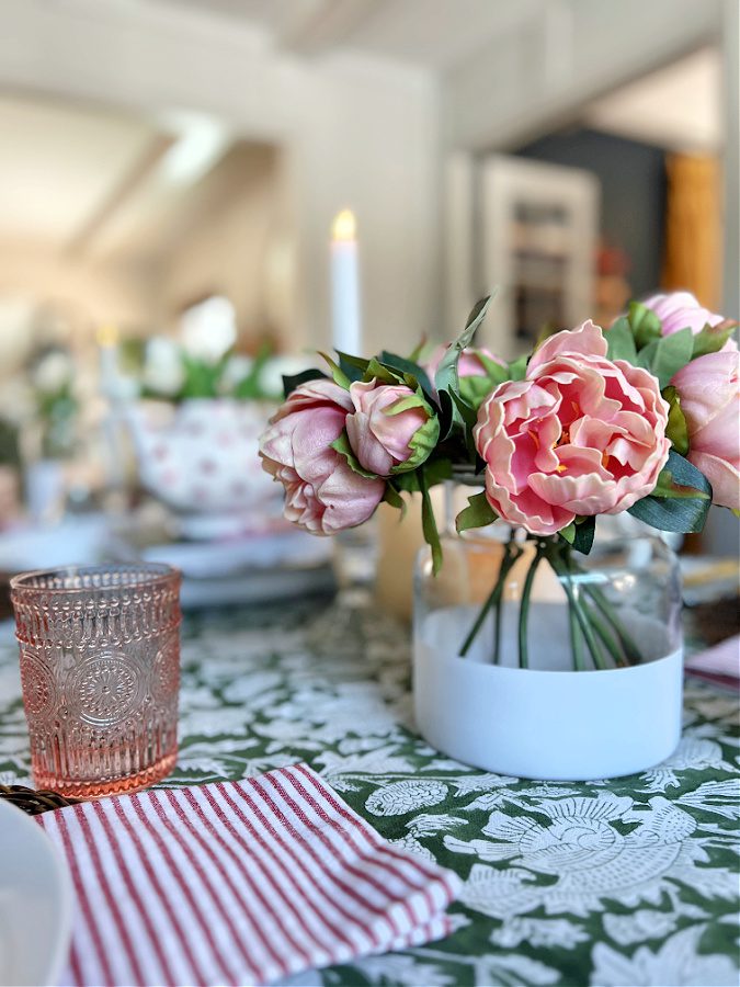 Colorful Valentine's Day Table Decor Ideas » The Tattered Pew