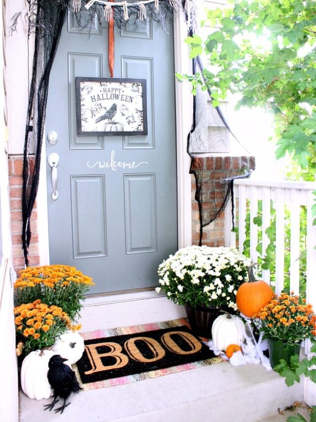 DIY Halloween Wreaths to Haunt Your Doorstep