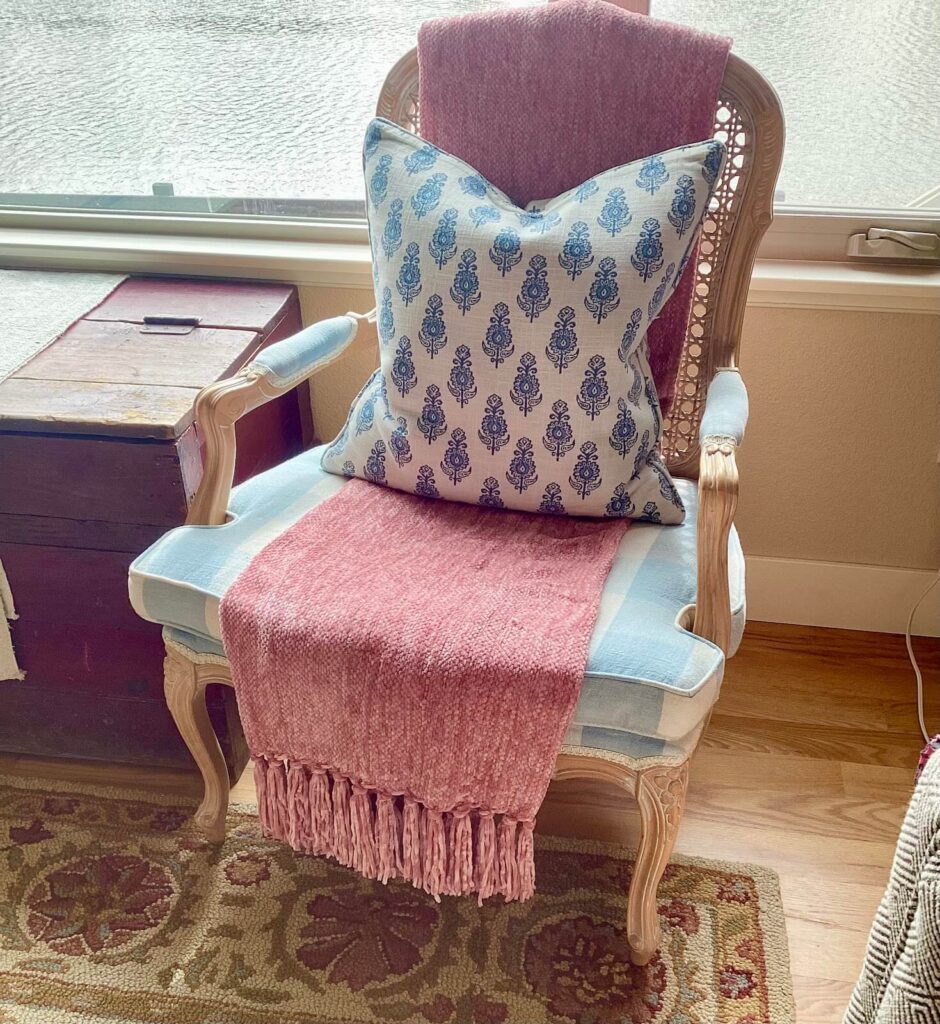 chair with pillow