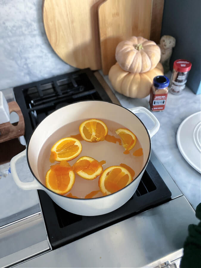 https://www.thetatteredpew.com/wp-content/uploads/oranges-in-pot-simmering-1.jpg